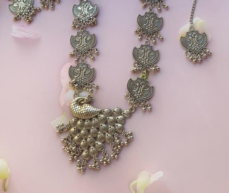Morni Necklace Set