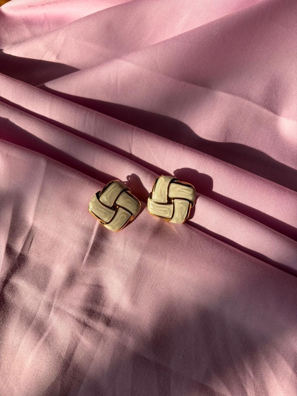 Vanilla twist Studs